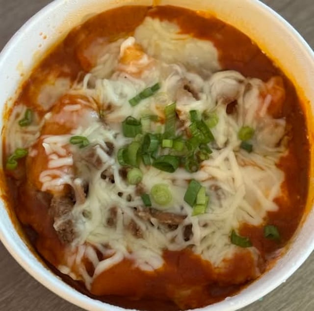 Tteokbokki with Bulgogi Chicken & Cheese.